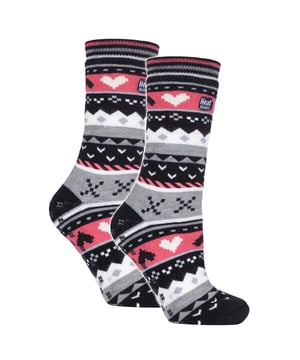 Calentadores - Calcetines Soul Warming para mujer: Sumérgete en una calidez y un confort inigualables con los calcetines térmicos para mujer Heat Holders Women's Soul Warming Socks . Diseñados por expertos para combatir el frío, estos calcetines térmicos son tus compañeros perfectos para escapadas tanto en interiores como al aire libre. El calor único que proporcionan nuestros calcetines los convertirá en un complemento esencial de tu colección. Los calcetines Heat Holders emplean nuestros conocimientos de aislamiento líderes en el mundo, prometiendo una retención del calor y un confort sin igual. Estos calcetines, diseñados con costuras estándar en los dedos, puños y una estructura de doble capa, se adaptan brillantemente a su estilo de vida activo. Aptos para todo el mundo, estos calcetines térmicos son tu escudo contra el frío. Los calcetines térmicos Soul Warming Socks ofrecen un sinfín de virtudes. Sus suelas de agarre antideslizante garantizan zancadas seguras en todas las superficies, asegurando seguridad y protección. Además, la exclusiva tecnología de retención del calor garantiza un confort y un calor duraderos, lo que convierte a los calcetines Heat Holders en tu mejor elección para ropa térmica. Con los calcetines Heat Holders Soul Warming Socks, estarás ganando más que con unos calcetines normales. Con una clasificación TOG de 2,3, los calcetines Heat Holders son 7 veces más cálidos que los calcetines de algodón normales. Aíslan mejor del frío invernal gracias a su avanzada tecnología que atrapa el aire caliente cerca de la piel. Detalles esenciales del producto: - Notable tecnología de retención del calor - Costuras y puños estándar - Tecnología Heat Holders - Clasificación 2.34 TOG