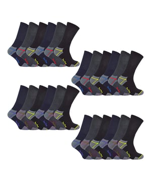 Calcetines de trabajo Ultimate - Oferta al por mayor: ¿Buscas unos calcetines de trabajo fiables que resistan el trabajo pesado? No busque más: nuestros calcetines de trabajo Ultimate, ahora disponibles en versiones más cortas y en una oferta al por mayor de 24 pares. Estos calcetines conservan todas las grandes características de los calcetines de longitud original, por lo que son la mejor opción para cualquier persona trabajadora. Nuestros calcetines de trabajo Ultimate están reforzados con talón y puntera, lo que los hace perfectos para llevar con botas industriales y con puntera de acero. El acolchado completo de rizo absorbe el sudor y protege los pies del esfuerzo de un largo día de trabajo. Los bucles de rizo reforzados proporcionan mayor comodidad y longevidad, mientras que las costuras lisas de la puntera los hacen adecuados para su uso con botas con puntera de acero. Fabricados con una mezcla rica en algodón, estos calcetines ofrecen una suavidad y comodidad naturales. Disponibles en dos tallas para hombre: 6-11 UK y 11-14 UK, estos calcetines son un gran valor para cualquiera que busque comodidad y durabilidad en sus calcetines de trabajo. Detalles adicionales del producto: - Oferta de 24 pares a granel - 2 tallas disponibles - Muy resistentes - Talón y puntera reforzados - Acolchado completo de rizo - Talón y puntera auténticos - Ricos en algodón - Costura lisa en la puntera - Aptos para botas con puntera de acero - Duraderos