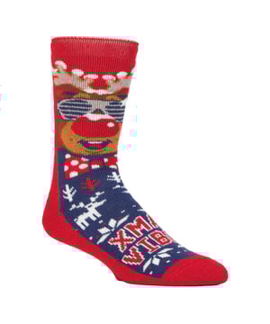 Calentadores - Calcetines navideños Lite para hombre: Ya estamos otra vez en esa época del año: ¡es hora de empezar a pensar en los regalos de Navidad! Tenemos el regalo perfecto para tu padre, hermano, tío o amigo: Calcetines de Navidad Heat Holders Lite. Estos calcetines festivos son menos voluminosos que sus homólogos originales, pero siguen siendo igual de cálidos. Estos calcetines Heat Holders Lite Xmas Socks son el regalo perfecto para cualquier hombre estas Navidades. No sólo son festivos, sino también cálidos y cómodos. Están disponibles en 4 fantásticos diseños festivos que incluyen: Cool Santa, Superstar Snowman, HO HO HO y Jazzy Rudolph. Nuestro hilo térmico Heat Holders especialmente desarrollado proporciona un aislamiento de alto rendimiento contra el frío con una capacidad superior de transpiración de la humedad. Esta versión de los Heat Holders soluciona el problema de "demasiado gruesos" de los Heat Holders originales. Estos calcetines térmicos de invierno son lo suficientemente finos como para caber en tus zapatos de diario, pero lo suficientemente gruesos como para permitir que las técnicas de aislamiento térmico de Heat Holders funcionen. Estos calcetines están disponibles en talla única para hombre: 6-11 UK (39-45 EUR, 7-12 US) y vienen en 4 diseños festivos diferentes. Están hechos de: 89% acrílico, 10% poliamida, 1% elastano y son lavables a máquina. Detalles adicionales del producto: Calcetines de Navidad Heat Holders Lite Diseños navideños festivos Menos voluminosos que los calcetines Heat Holders originales 1,6 Tog El calcetín de Navidad perfecto 5 veces más cálido que un calcetín de algodón básico Grueso y cálido 4 diseños festivos diferentes