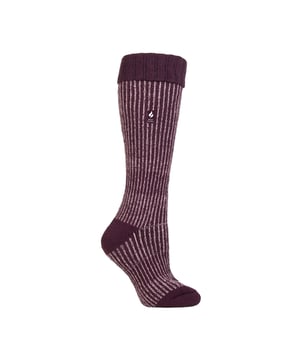 Calcetines térmicos para mujer Heat Holders Boot: Heat Holders Yarn - Nuestro hilo térmico especialmente desarrollado proporciona un aislamiento de alto rendimiento contra el frío con capacidades superiores de transpiración de la humedad. Heat Holders Loops - La innovadora tecnología de tejido de punto produce nuestro exclusivo pelo acolchado con bucles extralargos para retener más aire caliente, aumentando el índice TOG. Cepillado de los Heat Holders - Por último, nuestro proceso de cepillado experto maximiza la cantidad de aire caliente retenido en el interior de cada calcetín para un calor total y un confort durante todo el día. Se ha comprobado científicamente que los Heat Holders son 7 veces más cálidos que un calcetín de algodón básico. Los calcetines Heat Holders son 2,34 Tog, mientras que un calcetín de algodón básico sólo mide 0,33 Tog. Calcetines de bota Heat Holders - Estos calcetines son absolutamente perfectos para cuando tienes que pasar esos fríos días de invierno al aire libre, ya sea con botas de agua o botas, estos calcetines se ajustan perfectamente.