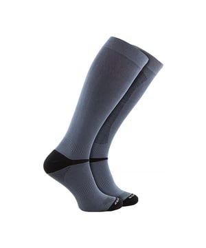 COMODO - Calcetines ecuestres de bambú para hombre y mujer: Comodo ha estado proporcionando calcetines de alta calidad para hombres y mujeres desde 1996. Venden una gama de calcetines para senderismo, ciclismo, caza, esquí y, ahora, ¡equitación! Sea cual sea el tipo de calcetines que lleves, tus pies se sentirán cómodos y calientes, ¡sin importar el clima o el entorno! Los calcetines hasta la rodilla se han diseñado pensando específicamente en la equitación, por lo que son perfectos para mantener los pies cómodos mientras montas en tu corcel favorito. Las ricas fibras de bambú son supersuaves y evacuan la humedad de forma natural, lo que garantiza que estarás cómodo y sin sudar durante todo el día. El soporte del arco ayudará a mantener tus pies cómodos y apoyados durante todo el día y el refuerzo del talón y la puntera significa que serán duraderos y se asegurarán de que duren tanto como sea posible. Los calcetines ecuestres para adultos están disponibles en 9 colores: Negro, Azul Marino, Azul Real, Gris Antracita, Beige, Turquesa, Turquesa Claro y Rosa. . Estos calcetines están fabricados con un 75% de bambú, un 15% de poliamida, un 5% de polipropileno y un 5% de elastano, y están disponibles en 9 colores. Están disponibles en 3 tallas: 3-5 UK, 4-8 UK, 9-12 UK y son lavables a máquina. Detalles adicionales del producto: Calcetines ecuestres para adultos hasta la rodilla Fibras ricas en bambú Diseñados para montar a caballo Ideales para los meses de verano Súper suaves y cómodos 9 colores disponibles Soporte del arco Talón y puntera reforzados 3 tallas disponibles