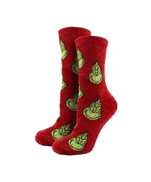 Calcetines Grinch Cosy para mujer: Presentamos los calcetines Grinch Cosy. Diseñados especialmente para las mujeres que adoran un toque de fantasía, comodidad y, lo más importante, ¡el querido y travieso personaje! Este moderno par de calcetines redondos no es más que encantador, asegurándote una comodidad de peluche con un estilo caprichoso. Tejidos con algodón transpirable de alta calidad, estos calcetines proporcionan un ajuste cómodo y flexible. Independientemente de la estación del año, nuestros calcetines Grinch mantendrán tus pies perfectamente cómodos y frescos durante todo el día. Pero aún hay más. Nuestros calcetines Grinch son mucho más que simples calcetines de algodón. Ilustran de forma única al Grinch, el protagonista del universo del Dr. Seuss. Su distintivo diseño añade un toque divertido y juguetón a la rutina de llevar calcetines. Tanto si llevas un atuendo informal como semiformal, estos calcetines ajustados se adaptan cómodamente. Al fin y al cabo, los calcetines son algo más que un artículo de primera necesidad: ¡son un medio para expresar tu pasión por el Dr. Seuss! Así que, ¿por qué no añades este par a tu cajón de los calcetines y dejas que tus pies se embarquen en una caprichosa aventura? Difunde el amor por el Grinch o guárdalos como tu peculiar secreto. Estos novedosos calcetines, un accesorio por excelencia para todas las estaciones, combinan la comodidad con tu tema favorito del Grinch.