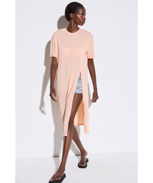 "Nomatter-What" ist eine Kleidungskollektion, die für starke, unabhängige und stilvolle Frauen entworfen wurde. Unsere Marke zeichnet sich durch hochwertige Stoffe und moderne Designs aus und bietet schicke und bequeme Stücke für jeden Anlass. Von Alltagskleidung bis hin zu besonderen Veranstaltungen sind unsere Produkte darauf ausgelegt, Ihren Stil mit Liebe zum Detail widerzuspiegeln. Unsere Kollektion vereint saisonale Trends mit zeitloser Ästhetik und femininen Details, um Ihr Mode-Spiel aufzuwerten. Entdecken Sie die einzig