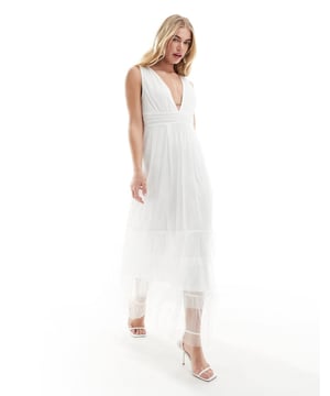 Dresses by Vila Your something-new Plunge neck Sleeveless style Tiered skirt Regular fitSold By: Asos