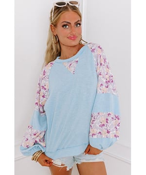 Sophisticated and stylish
  Floral patchwork design
  Elegant crew neck
  Balloon sleeves
  Trendy and fashion
  forward silhouette
  Must
  have item
  Available in different sizes
  Highly elastic
Material: 62% Polyester 32% Cotton 6% Elastane