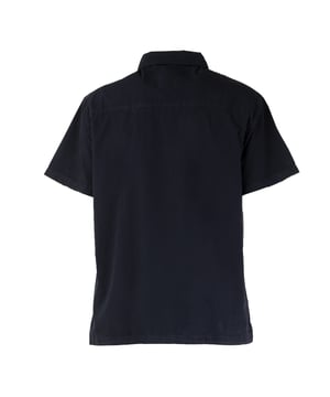 De herenshirts van GAS combineren een klassieke en moderne stijl en weerspiegelen de iconische denim spirit van het merk. Ze zijn gemaakt van hoogwaardige stoffen en bieden een perfecte pasvorm en fijne details, ideaal voor elke gelegenheid, van werk tot vrije tijd. Ze zijn veelzijdig en authentiek en ontworpen voor mannen die op zoek zijn naar een casual maar verfijnde look, zonder in te boeten aan comfort en persoonlijkheid.