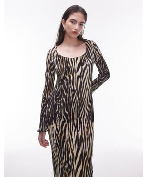 Dresses by Topshop Welcome to the next phase of Topshop Animal print Scoop neck Flared sleeves Regular fitSold By: Asos