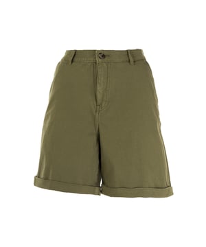 Die GAS Shorts für Damen vereinen coolen Stil und Komfort in einem modernen, vielseitigen Design. Aus hochwertigen Stoffen gefertigt, bieten sie eine bequeme Passform und durchdachte Details, ideal um wärmere Tage mit lässiger Eleganz zu meistern. Perfekt für die Freizeit oder für raffinierte Sommerlooks, bringen sie die dynamische und authentische Essenz der Marke zum Ausdruck.