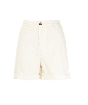 Die GAS Shorts für Damen vereinen coolen Stil und Komfort in einem modernen, vielseitigen Design. Aus hochwertigen Stoffen gefertigt, bieten sie eine bequeme Passform und durchdachte Details, ideal um wärmere Tage mit lässiger Eleganz zu meistern. Perfekt für die Freizeit oder für raffinierte Sommerlooks, bringen sie die dynamische und authentische Essenz der Marke zum Ausdruck.