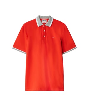 Das Herren-Poloshirt von GAS vereint klassischen und modernen Stil in einem vielseitigen und bequemen Kleidungsstück. Aus hochwertigen Stoffen gefertigt, bieten sie eine perfekte Passform und feine Details, ideal für Casual- oder Smart-Casual-Looks. Perfekt für jede Gelegenheit, spiegeln sie die Authentizität und die schlichte Eleganz der Marke wider, die für Männer entworfen wurde, die eine Mischung aus Praktikabilität und Raffinesse schätzen.