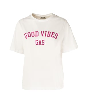 De t-shirts van GAS voor dames zijn de ideale mix van casual stijl en comfort. Ze zijn gemaakt van hoogwaardige materialen en bieden een veelzijdige pasvorm en doordachte details, variërend van minimalistische ontwerpen tot originele prints. Ze zijn perfect voor het creëren van frisse en dynamische alledaagse looks en weerspiegelen de authentieke en moderne essentie van het merk, ideaal voor vrouwen die op zoek zijn naar eenvoud en persoonlijkheid.
