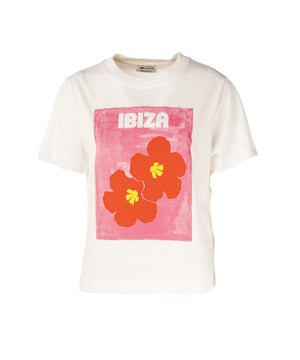 De t-shirts van GAS voor dames zijn de ideale mix van casual stijl en comfort. Ze zijn gemaakt van hoogwaardige materialen en bieden een veelzijdige pasvorm en doordachte details, variërend van minimalistische ontwerpen tot originele prints. Ze zijn perfect voor het creëren van frisse en dynamische alledaagse looks en weerspiegelen de authentieke en moderne essentie van het merk, ideaal voor vrouwen die op zoek zijn naar eenvoud en persoonlijkheid.