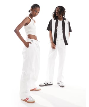 Trousers & Leggings by Dickies Make your jeans jealous Wrinkle and stain-resistant Belt loops Hook-and-bar zip fly Functional pockets Branded patch Straight fit Unisex style Sizing on this style runs small Size up for a more regular fitSold By: Asos