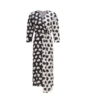 Dames BOSS Danotta Dress in multi colour.- V-hals.- Driekwart mouwen.- Striksluiting.- Zwart met witte palmprint.- Omslag.- 100% viscose.  Stomerij.- Ref: 50467330-960