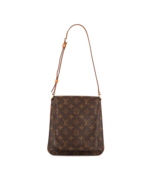 Louis Vuitton Taschen Musette Salsa Long Strap  Umhängetasche und Braun Beschichtete Leinwand und Goldenes Messing hardware. Das Produkt ist auf In Uitstekende Staat (A).
  Abmessungen: 23x22x6 cm 
  Zubehör inklusive: None
  
  BrandCo Paris hat seltene Artikel und die besten Konditionen zu unglaublichen Preisen vorgestellt. ¡Vale la pena tener paciencia! Kaufen Sie mit Vertrauen: Alle Artikel von BrandCo Paris sind von unserem Expertenteam ausgewählt und authentisch.
  Alle Artikel enthalten ein Echtheitszertifikat und wurden von BrandCo Paris übernommen.
  Tabelle zur Klassifizierung des Artikelzustands
  N (wie neu)
  AA (perfekter Zustand)
  A (ausgezeichneter Zustand)
  AB (sehr guter Zustand)
  B (gut/mittelmäßig)