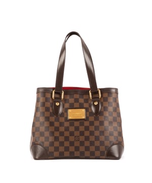 Louis Vuitton Tassen Hampstead PM Schoudertas in de Bruin Gecoat canvas in de Gouden Messing  hardware. Het product is in In Uitstekende Staat (A).
  Afmetingen: 28x23x18 cm 
  Inclusief accessoires: None
      
  BrandCo Paris vindt zeldzame artikelen in de beste staat voor ongelooflijke prijzen. Het is de moeite waard om geduldig te zijn! Koop met vertrouwen: alle artikelen van BrandCo Paris worden zorgvuldig geselecteerd en geverifieerd door ons team van experts.

  Alle artikelen worden geleverd met een certificaat van echtheid en verpakt door BrandCo Paris.

  Classificatietabel voor de conditie van het artikel:

  N (als nieuw)
  AA (perfecte staat)
  A (uitstekende staat)
  AB (zeer goede staat)
  B (goede/redelijke staat)