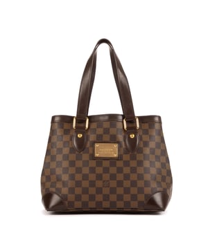 Louis Vuitton Tassen Hampstead PM Schoudertas in de Bruin Gecoat canvas in de Gouden Messing  hardware. Het product is in In Uitstekende Staat (A).
  Afmetingen: 28x23x18 cm 
  Inclusief accessoires: None
      
  BrandCo Paris vindt zeldzame artikelen in de beste staat voor ongelooflijke prijzen. Het is de moeite waard om geduldig te zijn! Koop met vertrouwen: alle artikelen van BrandCo Paris worden zorgvuldig geselecteerd en geverifieerd door ons team van experts.

  Alle artikelen worden geleverd met een certificaat van echtheid en verpakt door BrandCo Paris.

  Classificatietabel voor de conditie van het artikel:

  N (als nieuw)
  AA (perfecte staat)
  A (uitstekende staat)
  AB (zeer goede staat)
  B (goede/redelijke staat)