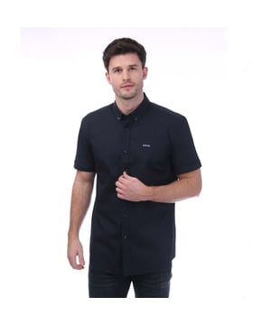 Men's Boss Short Sleeve Slim-Fit Shirt.- Button down collar.- Short sleeves.- Full button fastening.- Embroidered BOSS logo on the chest.- Slim fit. Material: 96% Polyester, 4% Elastane. Ref: 50522755404.