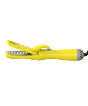 Equipado con la avanzada Tecnología HairCare, esta plancha-secador garantiza un máximo cuidado para tu cabello, manteniéndolo protegido mientras consigues un alisado perfecto. Su Tecnología Iónica elimina el molesto encrespamiento, dejando tu cabello suave, brillante y con un aspecto saludable. Además, su peine guía integrado optimiza el proceso, permitiéndote lograr resultados impecables con menos esfuerzo y menos pasadas.

Para adaptarse a tus necesidades, ofrece tres ajustes de temperatura: frío para un acabado natural, calor medio para un estilizado diario y calor alto para un alisado más definido y profesional. Diseñado pensando en tu comodidad, cuenta con un mango ergonómico y un tacto suave que facilitan su manejo, haciendo que el peinado sea más agradable y preciso.

Eleva tu rutina de estilizado a otro nivel con esta plancha-secador. Su combinación de tecnología avanzada, diseño práctico y estilo divertido lo convierten en el aliado perfecto para un cabello liso, brillante y lleno de vida, en menos tiempo y con mejores resultados. ¡Atrévete a brillar con YellowStyler!

• Tecnología HairCare. Maximo cuidado para el cabello,
• Tecnología Iónica: Evita el encrespamiento y aporta suavidad y brillo al cabello.
• Con peine guía para maximizar el alisado con menos pasadas.
• 3 temperaturas: Frio (ambiente), calor medio ( 110-120ºC) y Calor alto (140-160ºC) .
• Diseño original.
• Mango ergonómico.
• Tacto suave.
• Cable con giro 360º.
• Longitud del cable 2m.
• Voltaje: 220-240V.
• Frecuencia: 50/60Hz.
• Potencia: 1000-1200W.