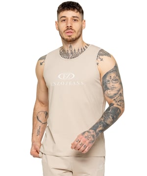 El chaleco de gimnasio para hombre de Enzo está diseñado para ofrecer comodidad y rendimiento todos los días. Con un ajuste regular, este chaleco sin mangas ofrece un look relajado pero estiloso. La impresión de Enzo Jeans en el pecho añade un toque audaz, mientras que el material elástico y la tela de lycra garantizan flexibilidad y libertad de movimiento. Terminada con un dobladillo cosido para mayor durabilidad, esta prenda deportiva es perfecta para entrenamientos, capas o uso casual.