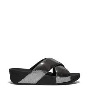 De Lulu criss cross slides zijn klassiekers. Ze zijn zacht gevoerd en hebben een Microwobbleboard tussenzool voor onovertroffen comfort, de hele dag door. Draag ze naar feestjes of om overdag te schitteren.Fastening:Slip OnMaterial Composition:Other Materials-Textile-Other MaterialsVerzorgingsinstructies:Alleen afvegenDit seizoen biedt een verfijnde kijk op glitter, gesmoord in een ultrafijne versie van de blitse vlekken. Ton-sur-ton bies in metallic imitatieleer voor nog meer verfijning.... Ergonomisch ontworpen om de natuurlijke beweging en energie van je lichaam te optimaliseren. Lichte drukverdelende Microwobbleboard tussenzool.