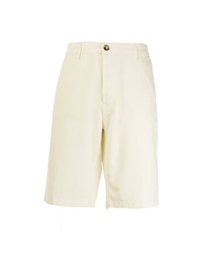 De GAS herenshorts combineren praktisch en casual stijl in een veelzijdig, modern ontwerp. Gemaakt van kwaliteitsmaterialen bieden ze comfort en bewegingsvrijheid, perfect voor vrije tijd of warmere dagen. Met zorgvuldige details en essentiële lijnen weerspiegelen ze de authenticiteit van het merk, ideaal voor dynamische mannen die op zoek zijn naar een ontspannen maar verfijnde stijl.
