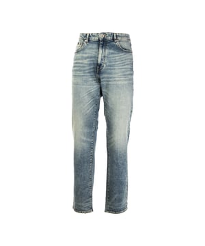 Die Herrenjeans von GAS sind der Inbegriff eines authentischen und vielseitigen Stils. Aus hochwertigem Denim gefertigt, bieten sie die perfekte Kombination aus Komfort, Haltbarkeit und modernem Design. Erhältlich in einer Vielzahl von Schnitten und Waschungen, passen sie zu jedem Anlass, von leger bis anspruchsvoll, und spiegeln die Essenz der Marke für dynamische, detailorientierte Männer wider.