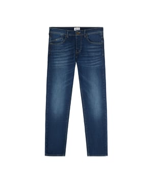 Die Herrenjeans von GAS sind der Inbegriff eines authentischen und vielseitigen Stils. Aus hochwertigem Denim gefertigt, bieten sie die perfekte Kombination aus Komfort, Haltbarkeit und modernem Design. Erhältlich in einer Vielzahl von Schnitten und Waschungen, passen sie zu jedem Anlass, von leger bis anspruchsvoll, und spiegeln die Essenz der Marke für dynamische, detailorientierte Männer wider.