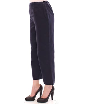 Merk: Andrea Incontri  
Model: Korte broek  
Kleur: Blauw  
Ritssluiting aan de zijkant  
Logo details  
Gemaakt in Italië  
Materiaal: 100% Katoen