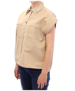 Blusa sin mangas de Andrea Incontri  
Cierre frontal con botones  
Dos bolsillos en el pecho  
Broches removibles  
Detalles de logo  
Hecho en Italia  
Material: 100% algodón