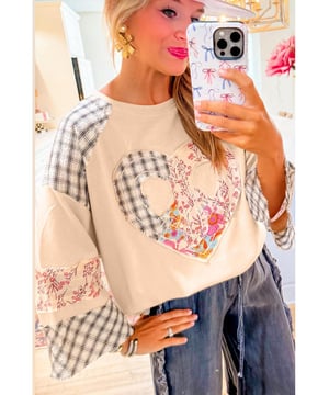 Beige plaid floral peace heart graphic top
  Unique and visually appealing design
  Wide long sleeves for extra coverage and a trendy oversized look
  Made for comfort and perfect for casual wear
  Unisex top available in various sizes
Material: 85% Polyester 10% Cotton 5% Elastane