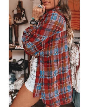 Classic plaid print design with a touch of retro charm
  Loose fit style is comfy and suitable for all
  Versatile piece that can be styled in various ways
  Wide selection of chic patterns available
  Unisex shirt that is a must
  have addition to your wardrobe
Material: 100% Cotton