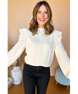 Blusa blanca lisa con diseño de hombros acampanados y fruncidos  
El cuello con volantes añade un toque discreto y elegante  
Diseño de mangas tipo burbuja para un look femenino  
Perfecta para mujeres modernas de diferentes tipos de cuerpo y edades  
Ideal para cualquier ocasión  
Descubre nuestra colección de blusas dropship para mujeres con estilos a la moda y precios atractivos  
Tabla de tallas disponible  
Material: 100% Poliéster