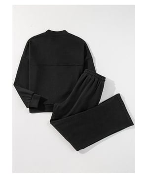 Conjunto de chaqueta negra de cremallera con costuras y pantalones con cintura ajustable.  
La chaqueta cuenta con un cierre de cremallera práctico.  
Los pantalones vienen con una cintura ajustable.  
Cómodo y elegante.  
Perfecto para un estilo versátil.  
Elegancia sin esfuerzo.  
Un imprescindible para mujeres a la moda.  
Material: 50% Poliéster 50% Algodón.