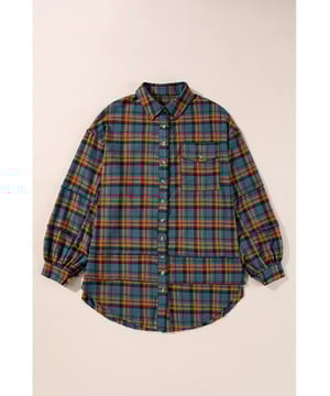 Patrón de cuadros atemporal para un look clásico y versátil  
Ajuste relajado y cómodo adecuado para varios tipos de cuerpo  
Dobladillo deshilachado para un ambiente casual y atrevido  
Ajuste oversize con dobladillo redondeado y aberturas laterales  
Material: 100% Algodón