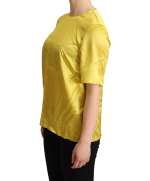 Marca: Dolce & Gabbana  
Condición: Nuevo con etiquetas  
Material: 100% Seda  
Color: Amarillo  
Escote: Cuello redondo  
Manga: Mangas cortas  
Cierre: Cierre en la parte posterior con botones de sujeción  
Detalles del logo  
Hecho en Italia
