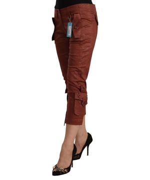 Gloednieuw met labels  
Gemaakt van 97% katoen en 3% elastaan  
Cropped snit met rits en knoopsluiting  
Hoge taille broek  
Prachtige bruine kleur  
Stijlvolle Just Cavalli logo details  
Materiaal: 97% Katoen 3% Elastaan