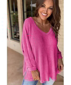 Unique waffle knit design
  Side slits for added flair
  V
  neckline accentuates collarbones
  Loose fit for comfort
  High elasticity ensures all
  day comfort
  Unisex design
  Refer to size chart for accurate sizing
Material: 65% Polyester 30% Viscose 5% Elastane