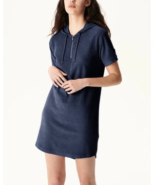 Experience comfort with Meg 2.0, a casual knitted dress with a chic hooded design, perfect for relaxed days and everyday wear.