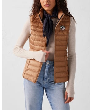 Stay warm with the sleek and stylish Seda Down Gilet. Designed for those who seek comfort and elegance in any casual setting.