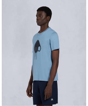 A bold graffiti motif makes this t-shirt a standout piece, bringing a street-style edge to your wardrobe.


Rib Knit Collar
Spray Paint Logo
Regular Fit


 100% Pima Cotton Jersey