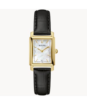 Diese Bulova Sutton Analoguhr für Damen ist das perfekte Zeitmessgerät zum Tragen oder Verschenken. Das goldene rechteckige Gehäuse in Kombination mit dem bequemen schwarzen Lederarmband sorgt dafür, dass Sie dieses beeindruckende Zeitstück ohne Kompromisse genießen können. Angetrieben von einem hochwertigen Quarzwerk und mit einer Wasserdichtigkeit von bis zu 3 Bar wird Ihre Uhr kontinuierlich ticken. Diese neue Ergänzung der Bulova Damen-Sutton-Kollektion wird schnell zu Ihrer neuen Lieblingsuhr. Hochwertiges schwarzes Lederarmband mit einer Länge von 19 cm und einer Breite von 13 mm, Gehäusemaße: 21 x 24 mm, Gehäusehöhe: 7 mm, Gehäusefarbe: Gold und Zifferblattfarbe: Perlmutt.