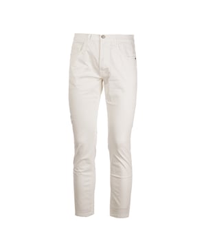 De Reign herenbroek is de perfecte combinatie van elegantie en comfort. Ze zijn gemaakt van hoogwaardige stoffen en bieden een optimale pasvorm en duurzaamheid. Verfijnde details, zoals de precieze afwerking en de keuze van fijne materialen, maken ze ideaal voor zowel werk als vrije tijd. Een veelzijdig en stijlvol kledingstuk dat niet mag ontbreken in de garderobe van elke man.