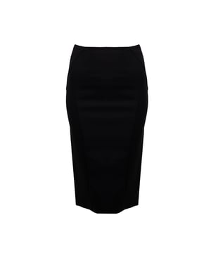 La falda lápiz es un elemento clásico del vestuario que realza perfectamente la figura, proporcionando un aspecto elegante y profesional, ideal tanto para la oficina como para salidas nocturnas.

El corte ajustado de esta falda no solo ofrece una apariencia estilosa, sino también comodidad al vestir, permitiéndote sentirte segura y cómoda durante todo el día.

Con cintura alta, que ópticamente alarga las piernas y acentúa la cintura, esta falda no solo es moderna, sino también extremadamente favorecedora para cualquier tipo de cuerpo.

Se cierra con cremallera en la parte trasera, lo que facilita ponerla y quitarla, añadiendo al mismo tiempo un toque sutil a todo el conjunto.

Con una delicada abertura en la parte trasera cerrada con cremallera, que añade un toque de sensualidad y permite un movimiento más libre, haciéndola una opción práctica para diversas ocasiones.

Hecha de tela de alta calidad, que no solo es duradera, sino también suave al tacto, proporcionando comodidad y elegancia de nivel superior.

Producida en Italia, lo que garantiza una excelente artesanía y atención a cada detalle, haciendo de esta falda un sinónimo de lujo y estilo refinado.