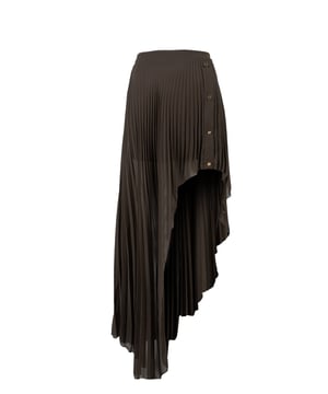 La falda plisada y asimétrica es un verdadero must-have en cualquier armario, combinando un estilo moderno con elegancia, perfecta para cualquier ocasión, desde encuentros casuales hasta salidas nocturnas.

Con elástico en la cintura, la falda no solo proporciona comodidad al vestir, sino también un ajuste excelente al cuerpo, lo que la hace no solo estilosa, sino también extremadamente práctica.

Con una enagua corta que sutilmente resalta su delicado carácter, la falda garantiza discreción y comodidad, al mismo tiempo que agrega encanto a cada movimiento.

Abrochada en el lado con botones decorativos logotipados, que no son solo funcionales sino también un acento de moda, añadiendo a la falda unicidad y sofisticación.

Fabricada con tela de alta calidad, ligeramente transparente, la falda es ligera y aireada, ideal para días cálidos, permitiendo al mismo tiempo una sutil exhibición de las piernas.

Producida en Italia, lo que garantiza la más alta calidad de fabricación y atención al detalle, la falda es una excelente elección para aquellos que valoran el estilo y la elegancia en cualquier situación.
