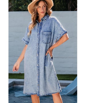 Our styles are designed with a trendy fitted look in mind following an international size standard. For the best fit we suggest choosing one size up from your usual. Be sure to check our sizing chart to find your perfect match!
  Chambray fabric for a classic and fashionable style
  Relaxed fit silhouette for casual cozy and cool wear
  Collared design for an elegant touch
  Midi length for added sophistication
  Suitable for various occasions
Material: 100% Cotton
Size on Tag: S