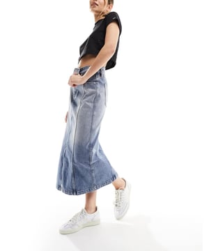 Skirts by Tommy Jeans Lower-half looks High rise Belt loops Five pockets Branded patch to reverse Regular fitSold By: Asos