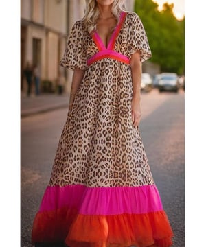 Our styles are designed with a trendy fitted look in mind following an international size standard. For the best fit we suggest choosing one size up from your usual. Be sure to check our sizing chart to find your perfect match!
  Bright pink leopard colorblock patchwork design
  Trendy bubble sleeves
  Flattering V
  neck design
  High waist for an elegant silhouette
  Maxi length
Material: 100% Polyester
Size on Tag: S
