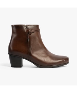 Gabor Gabor ELA Womens Ankle Boots Brown Upper Material: LeatherLining Material: LeatherSole Material: RubberClosure/Fastening: ZipFeatures: ComfortHeel Type: BlockToe Shape: Chisel/AlmondShoe Width: RegularItem Weight: 0.45 KGHeel Height: Low (2.5-4.9cm)Shoe Shaft Height: AnkleBoot Style: Ankle BootsGift Boxed: NoProduct Code: 55.522.24
