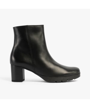 Gabor Gabor ESSENTIAL Womens Ankle Boots Black Upper Material: LeatherLining Material: LeatherSole Material: RubberClosure/Fastening: ZipFeatures: Comfort,BreathableHeel Type: BlockToe Shape: Chisel/AlmondShoe Width: RegularItem Weight: 0.45 KGHeel Height: Low (2.5-4.9cm)Shoe Shaft Height: AnkleBoot Style: Ankle BootsGift Boxed: NoProduct Code: 52.071.57